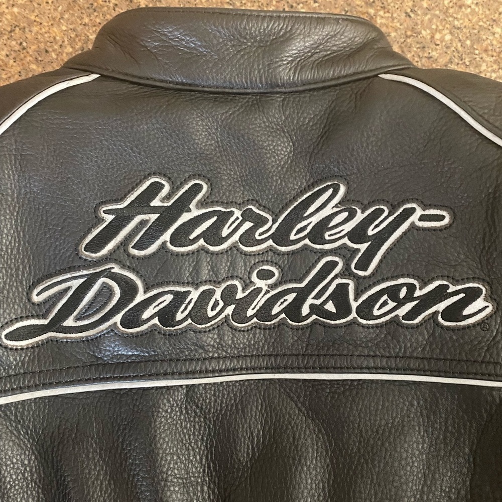 Harley Davidson Women’s leather Jacket w Zip liner​​​​​​​​ - Picture 2 of 9